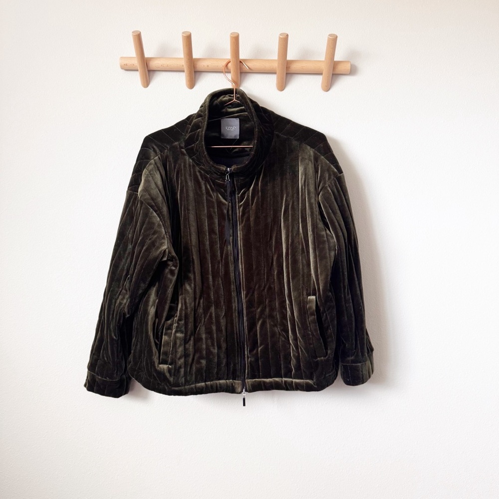 Lysse Shea Quilted Green Velvet Jacket - Picture 4 of 13
